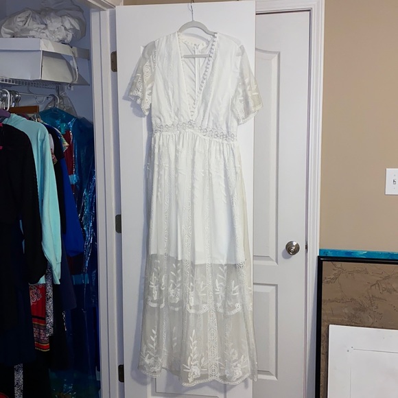 Dresses & Skirts - White lace dress